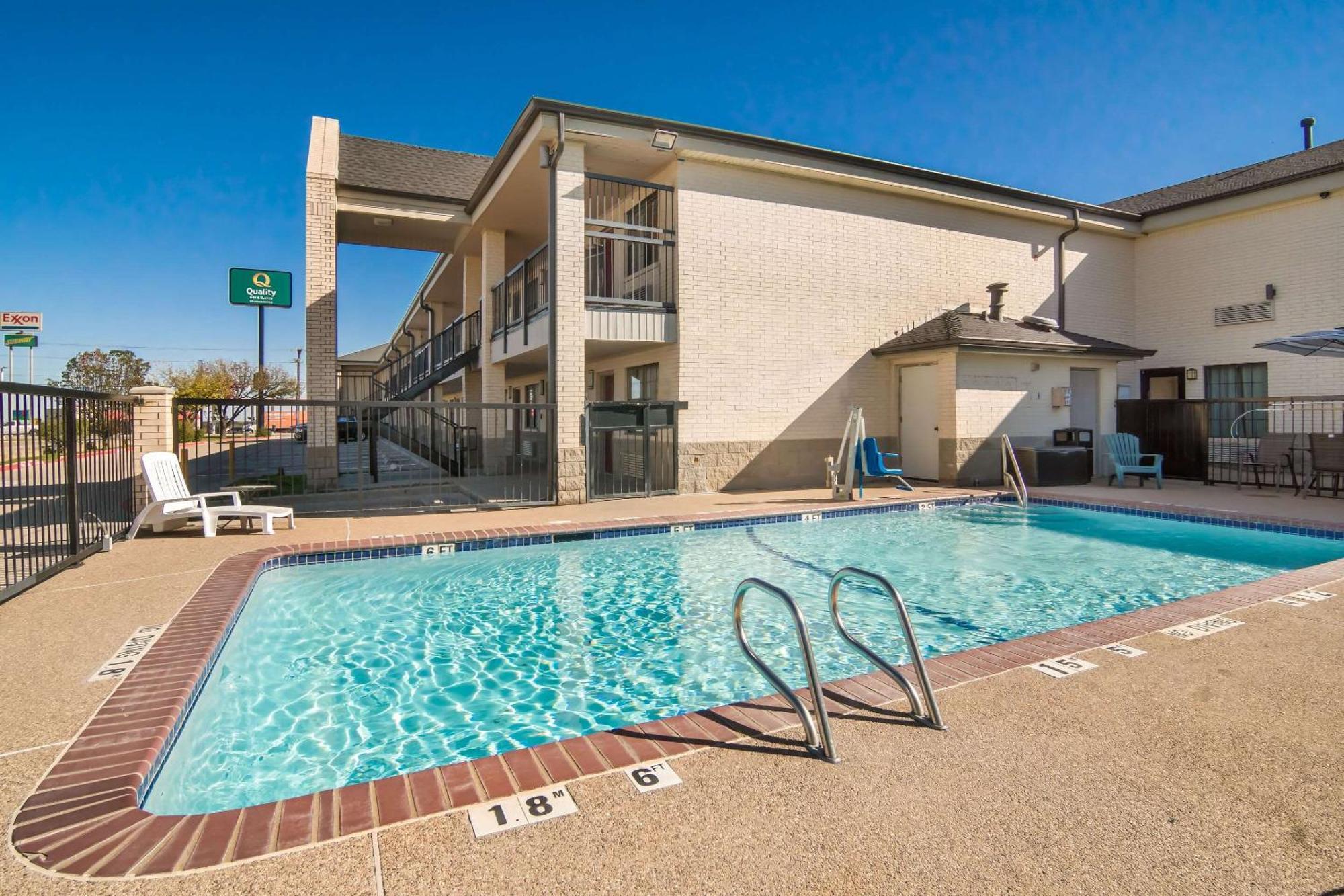 Quality Inn & Suites Weatherford Extérieur photo
